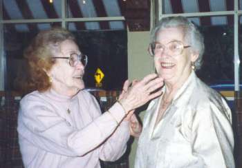 HelenAndGramma.jpg (11290 bytes)