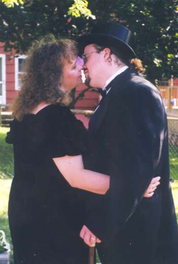 CerePostKiss.jpg (16222 bytes)